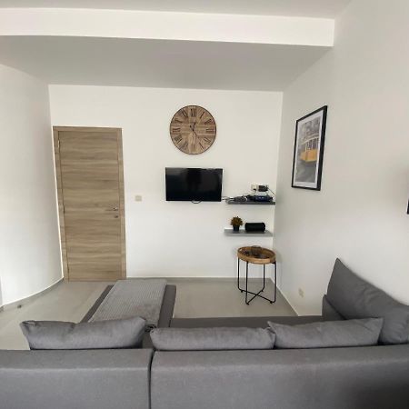 1-C Superbe Appartement Tres Calme Et Bien Decore 沙勒罗瓦 外观 照片