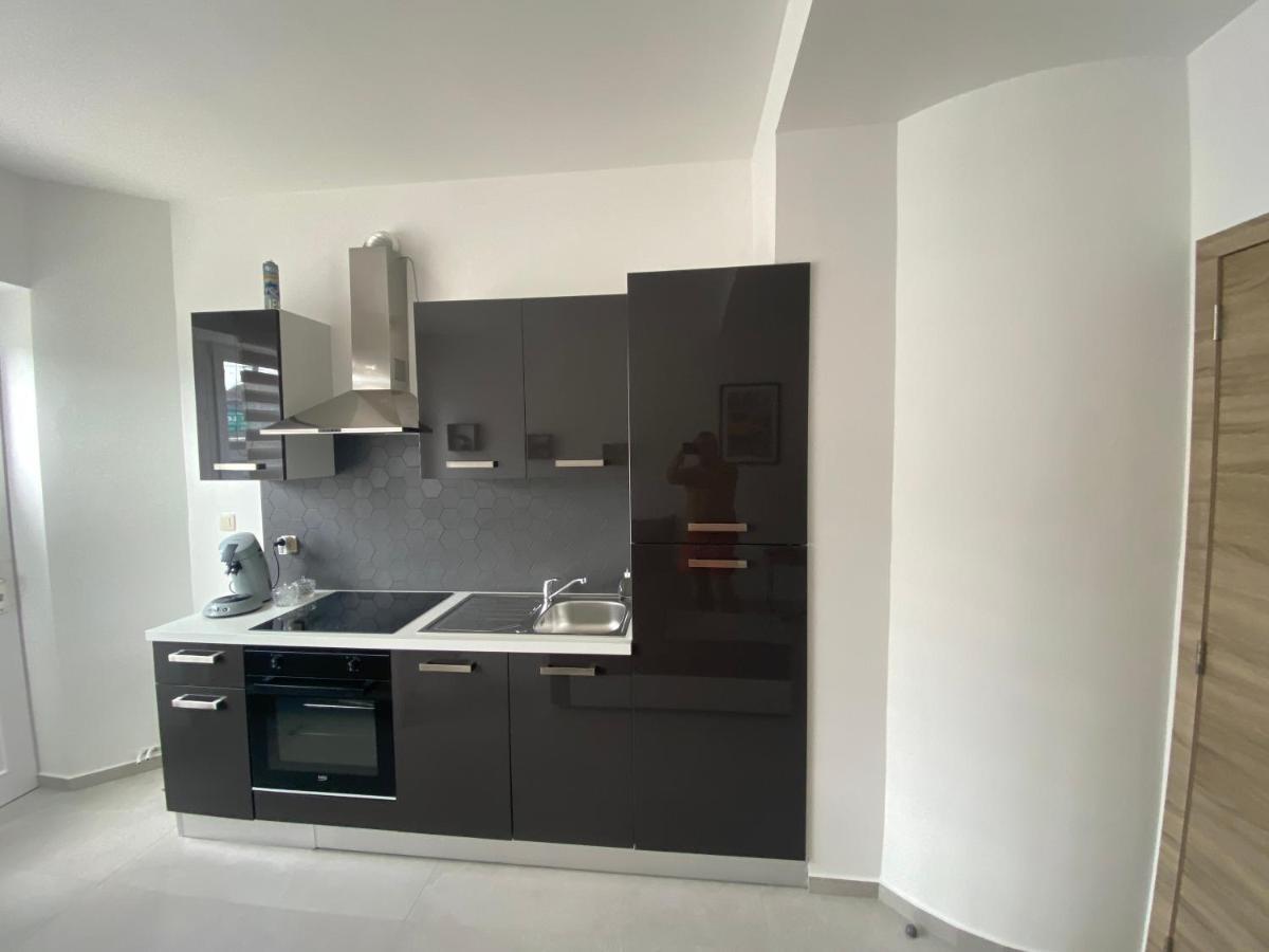 1-C Superbe Appartement Tres Calme Et Bien Decore 沙勒罗瓦 外观 照片