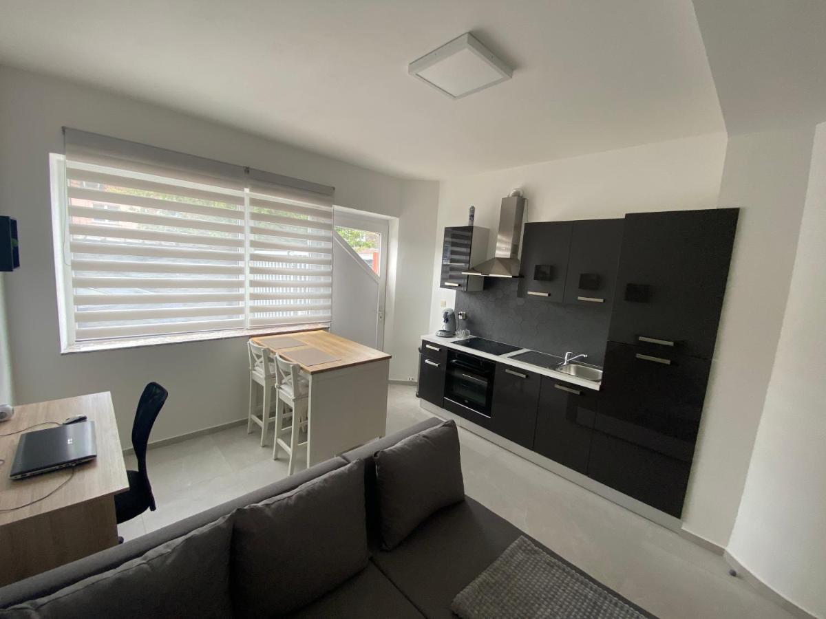 1-C Superbe Appartement Tres Calme Et Bien Decore 沙勒罗瓦 外观 照片
