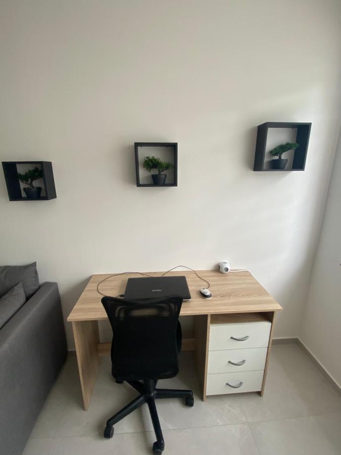 1-C Superbe Appartement Tres Calme Et Bien Decore 沙勒罗瓦 外观 照片