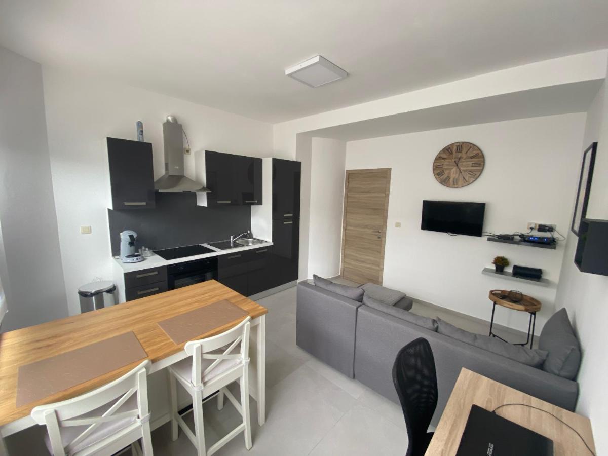 1-C Superbe Appartement Tres Calme Et Bien Decore 沙勒罗瓦 外观 照片
