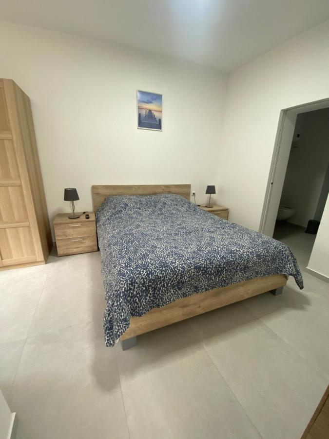 1-C Superbe Appartement Tres Calme Et Bien Decore 沙勒罗瓦 外观 照片