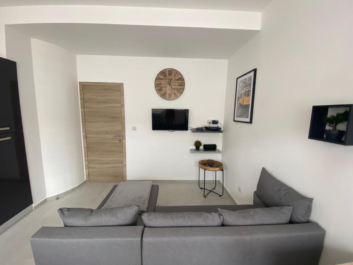 1-C Superbe Appartement Tres Calme Et Bien Decore 沙勒罗瓦 外观 照片