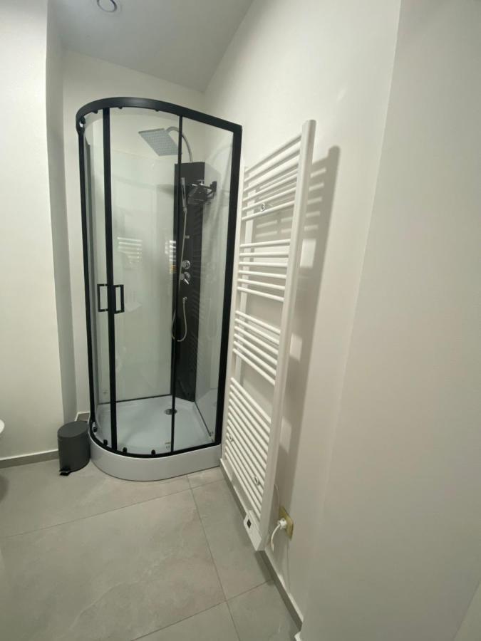 1-C Superbe Appartement Tres Calme Et Bien Decore 沙勒罗瓦 外观 照片