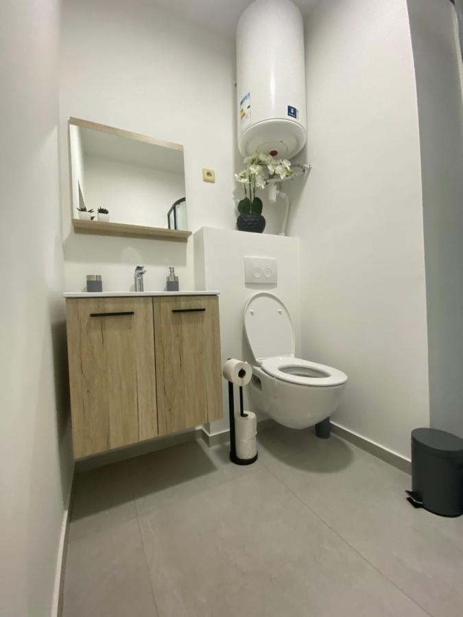 1-C Superbe Appartement Tres Calme Et Bien Decore 沙勒罗瓦 外观 照片