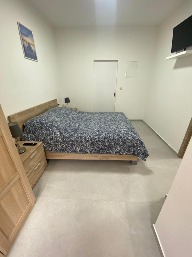 1-C Superbe Appartement Tres Calme Et Bien Decore 沙勒罗瓦 外观 照片