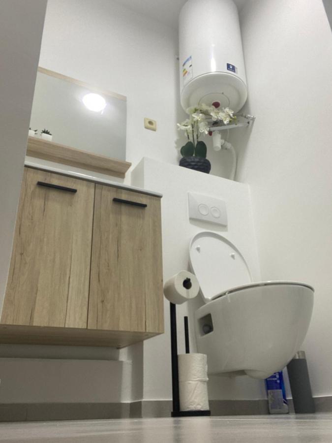 1-C Superbe Appartement Tres Calme Et Bien Decore 沙勒罗瓦 外观 照片