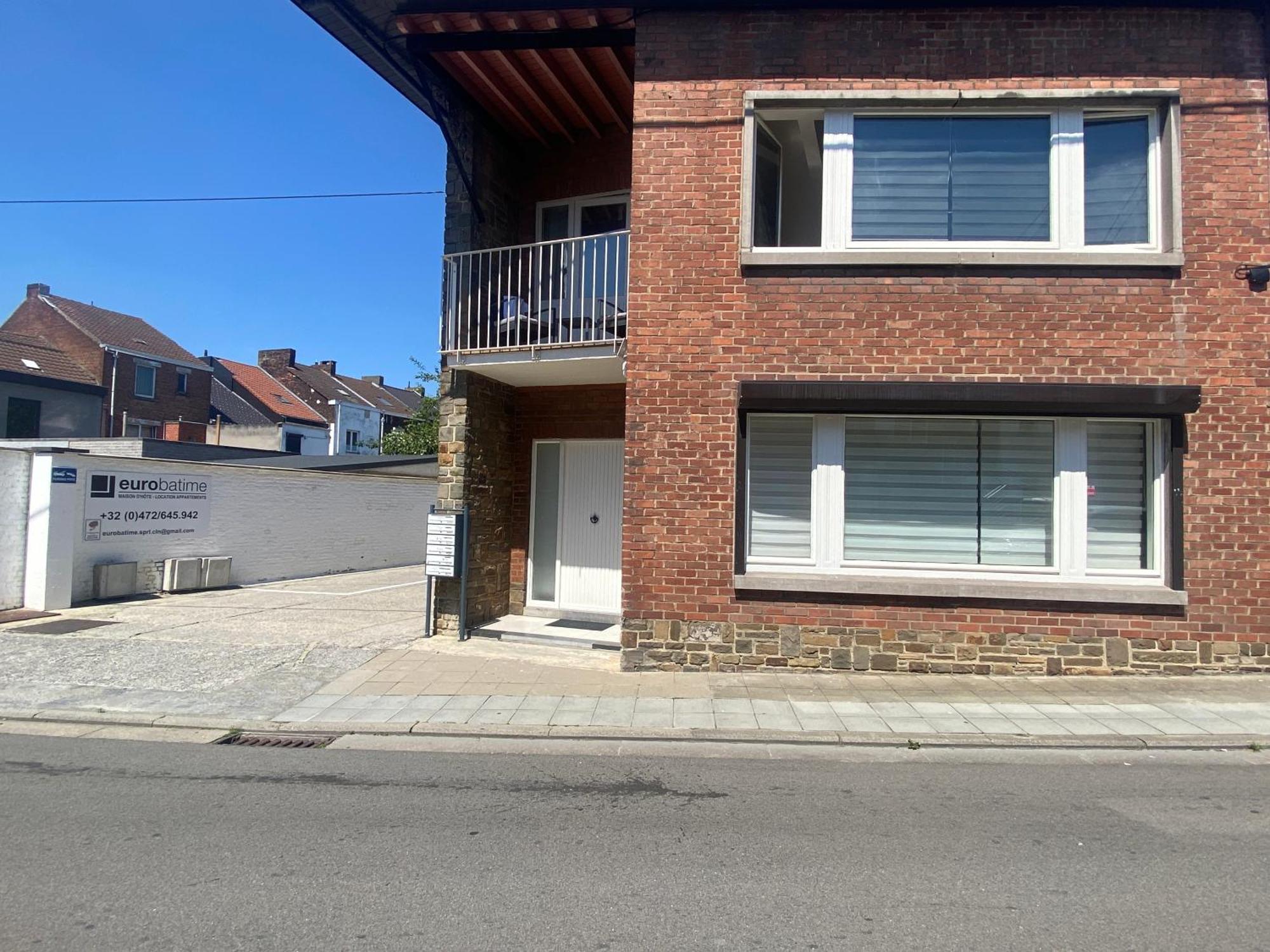 1-C Superbe Appartement Tres Calme Et Bien Decore 沙勒罗瓦 外观 照片